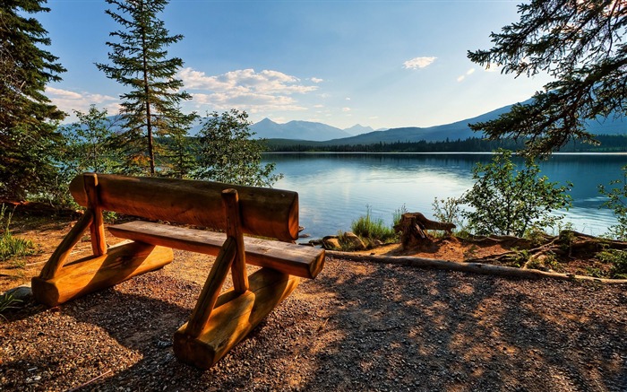 empty bench near the lake-Travel Nature Wallpapers Views:16212 Date:2012/10/7 16:26:45