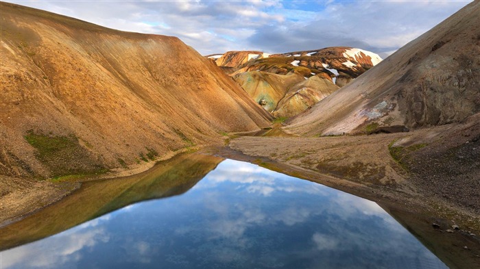 mountains of iceland-Travel Nature Wallpapers Views:10430 Date:2012/10/7 16:30:45