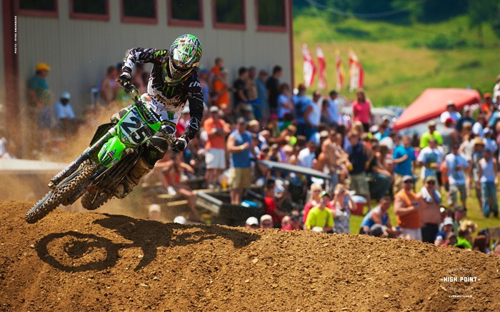 High Point Station - riders Broc Tickle desktop wallpaper Views:7328 Date:2012/11/28 0:01:34