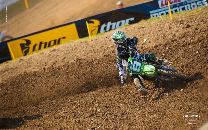 High Point Station - riders Ivan Tedesco desktop wallpaper Views:7391 Date:2012/11/28 0:07:18