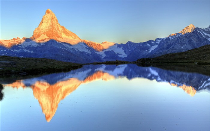 Majestic mountain scenery Desktop Wallpapers 11 Views:20045 Date:2012/11/12 0:43:12