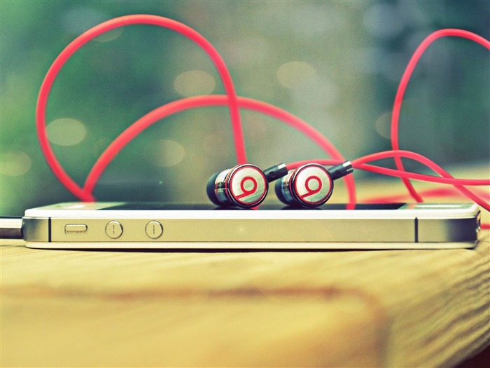 iphone 4s beats headphones-Brand advertising Wallpapers Views:20544 Date:2012/11/4 21:15:49