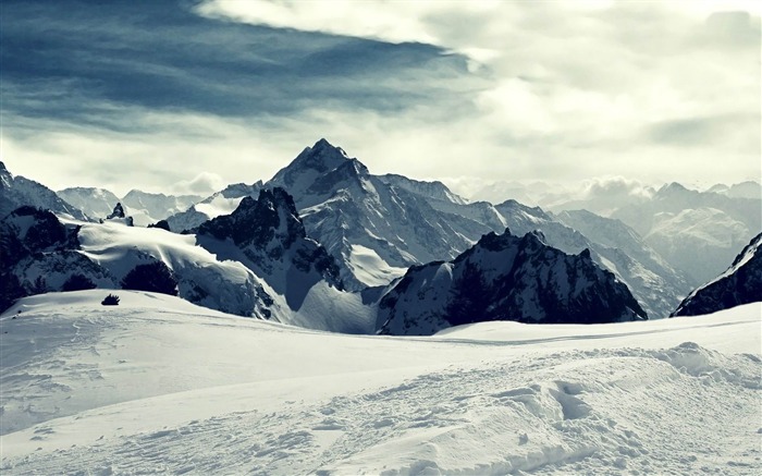 snow mountains-winter scenery HD Wallpaper Views:22103 Date:2012/11/26 23:52:43