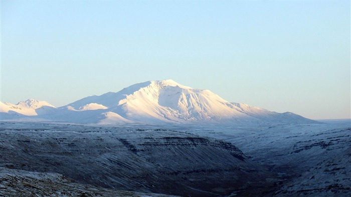 snowy mountains-winter scenery HD Wallpaper Views:15230 Date:2012/11/26 23:52:27