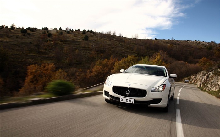 2013 Maserati Quattroporte 玛莎拉蒂 汽车高清壁纸 浏览:9897