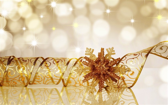 golden christmas decorations-2013 Merry Christmas wallpapers Views:14877 Date:2012/12/15 23:01:05