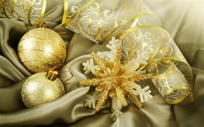 golden christmas decorations global-2013 Merry Christmas wallpapers Views:10591 Date:2012/12/15 23:02:49