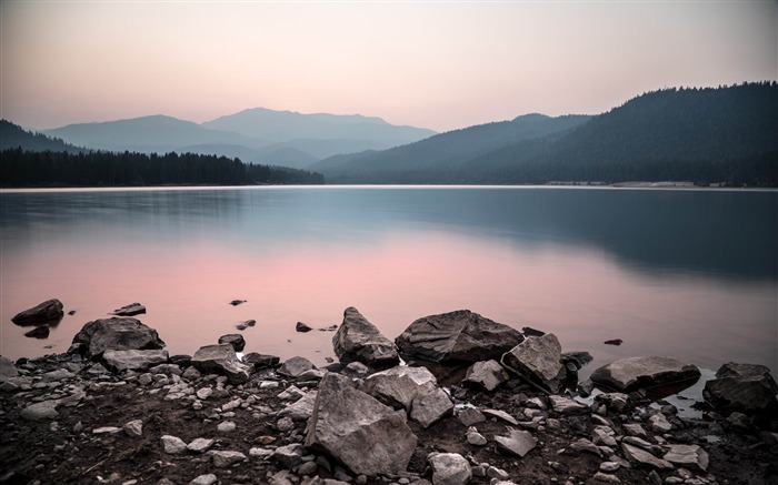 在多云的日子山-美丽的自然风景壁纸 浏览:12220