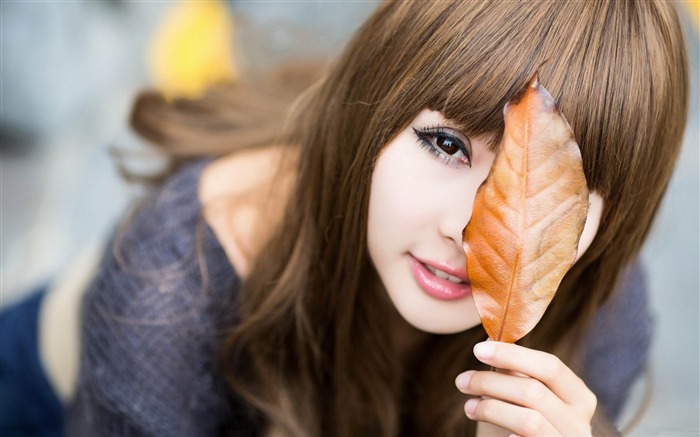 girls leaves-2013 pure beauty photo wallpaper Views:9441 Date:2013/2/3 14:48:46