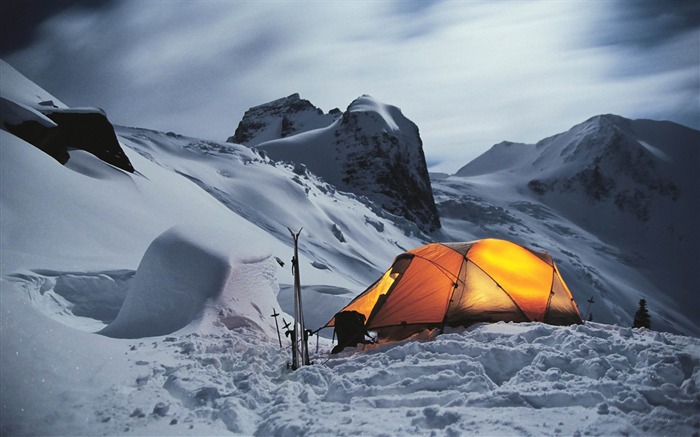 carpa en las montañas nevadas-Fondo de pantalla panorámica de paisaje natural Vistas:16391