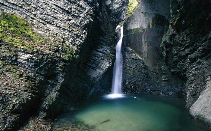 cascada en el valle de soca-fondo de pantalla de paisaje natural Vistas:10478