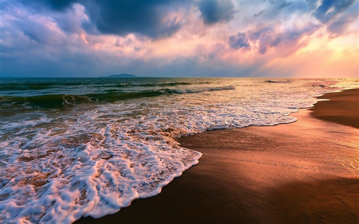 shore waves-Nature Landscape wallpaper Views:20546 Date:2013/4/21 0:46:01