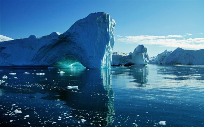 big blue icebergs-Landscape widescreen wallpaper Views:10450 Date:2013/5/7 22:32:42