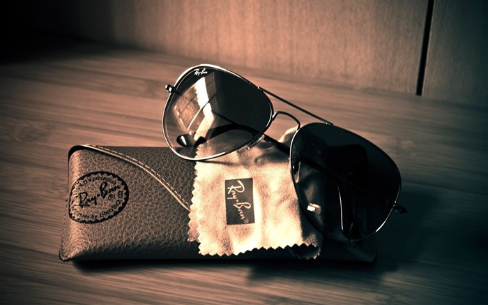 glasses case ray ban-Brand advertising desktop wallpaper Views:15623 Date:2013/5/20 22:51:51