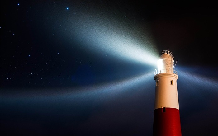 lighthouse in rain-May HD quality wallpaper Views:10453 Date:2013/5/27 21:54:13