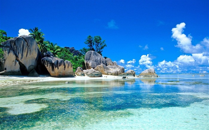 Clear water-Seychelles island scenery HD wallpaper Views:31167 Date:2013/6/17 23:48:49