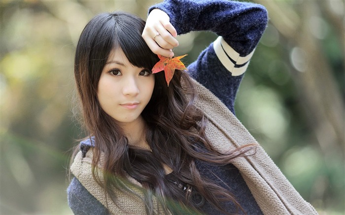 Maple Leaf-oriental beauty girl HD photo wallpaper Views:9056 Date:2013/6/16 10:46:19