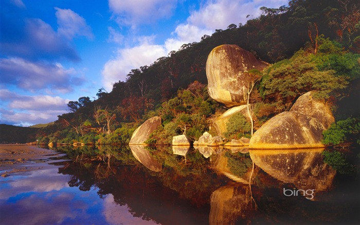 Rock Alpine lakes-June 2013 Bing wallpaper Views:8074 Date:2013/6/3 22:35:08