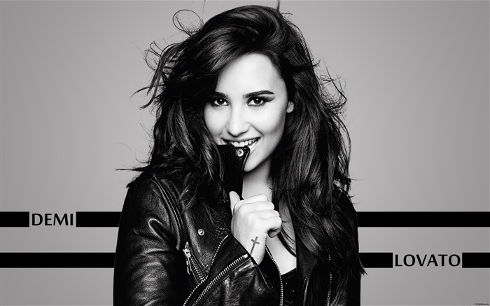 Papel de parede Demi Lovato-HIGH Quality Visualizações:10349