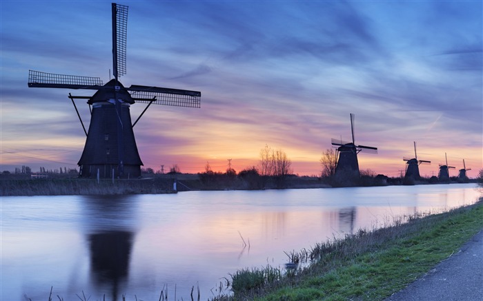 Dutch windmill kids dams-Windows themes wallpaper Views:20727 Date:2013/7/6 17:46:44