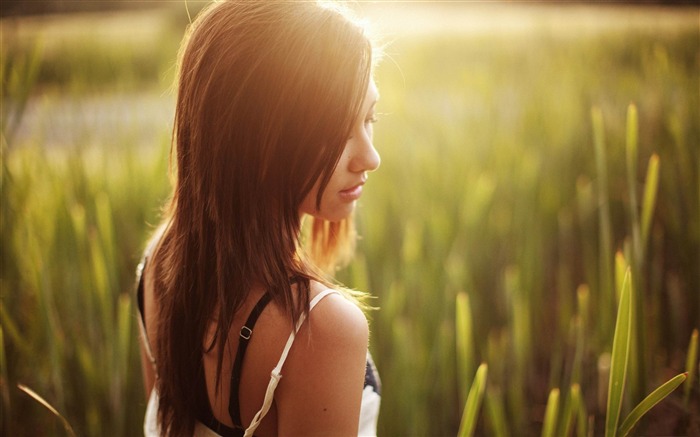 Fille dans le domaine de l'herbe-Girl Photo HD Fond d'écran Vues:13547