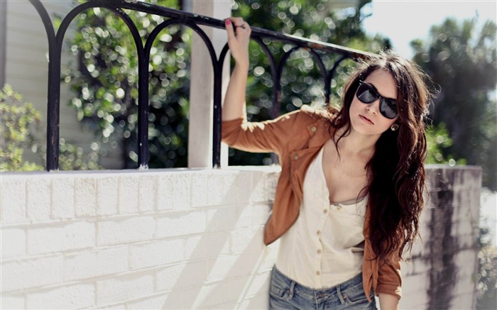 girl with sunglasses-Girl HD Photo Wallpaper Views:11777 Date:2013/7/2 23:11:28