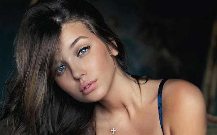 belle brune-Girl Photo HD Fond d'écran Vues:14633