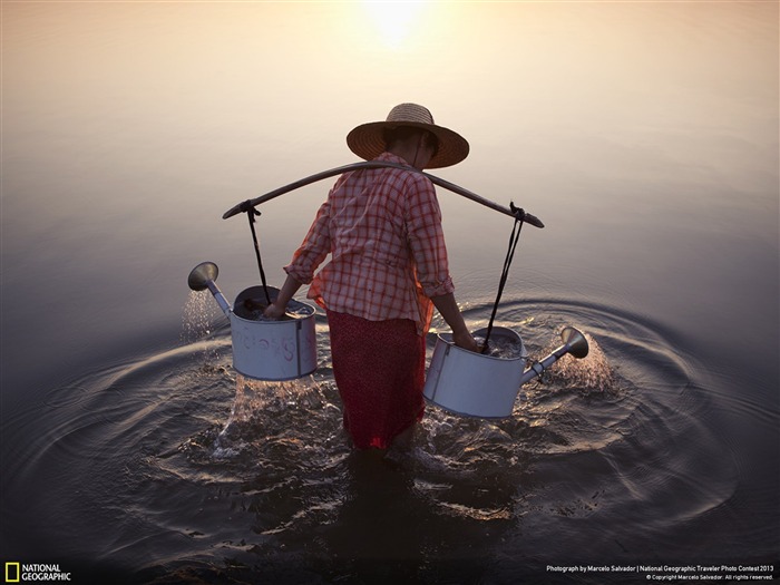 Lady in Water-National Geographic Wallpaper Views:9497 Date:2013/8/2 12:00:18