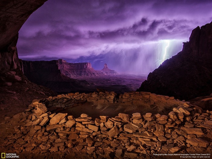 Thunderstorm at False Kiva-National Geographic Wallpaper Views:10444 Date:2013/8/2 12:06:39