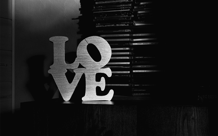 love black and white-HIGH Quality Wallpaper Views:12335 Date:2013/8/26 21:49:42