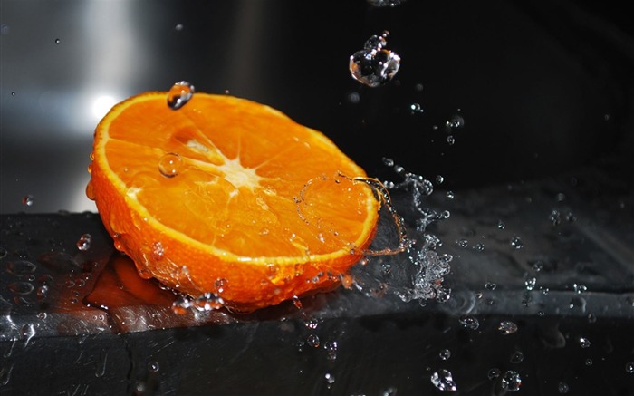 orange half water splashes citrus-Macro photography wallpaper Views:10367 Date:2013/8/1 9:37:23