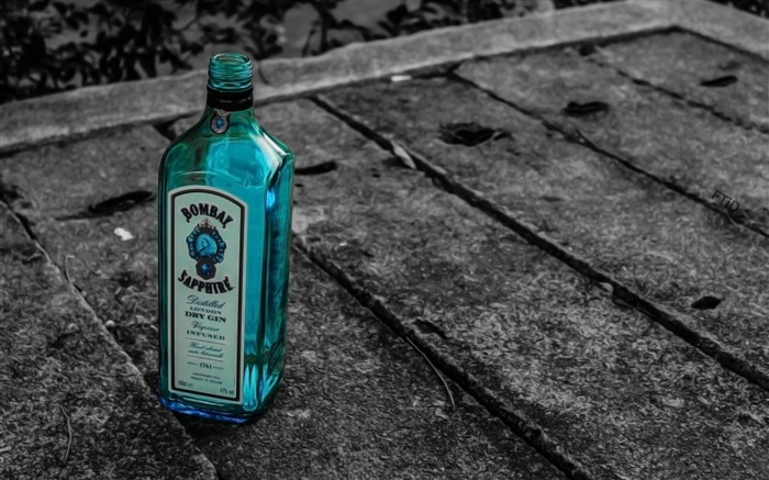 random bottle on the street-Photography Life HD Wallpaper Views:11296 Date:2013/9/8 23:06:10