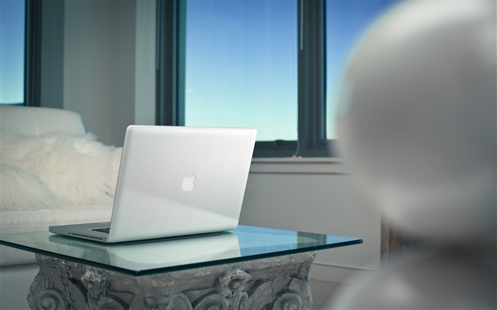 White MacBook-Brand advertising wallpaper Views:7399 Date:2013/10/6 22:57:31