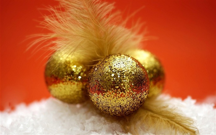 decorations balloons feathers sequins-Christmas Holiday Wallpaper Views:7418 Date:2013/10/27 9:14:00