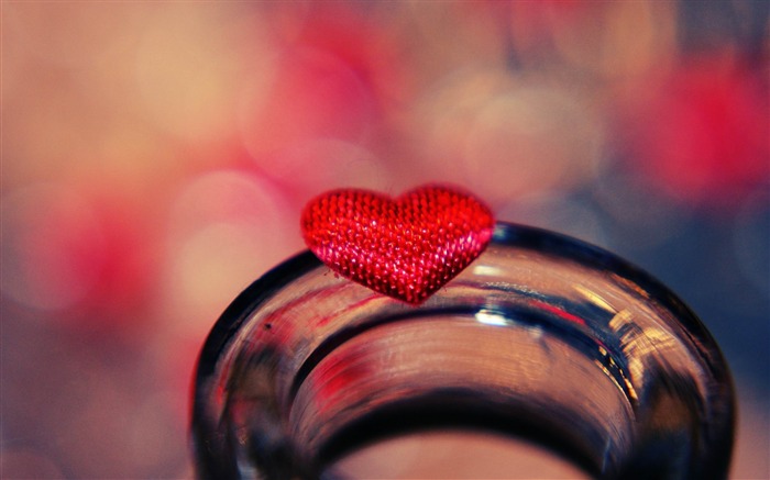 heart glass light-Romantic HD Wallpaper Views:13732 Date:2013/10/27 8:22:08