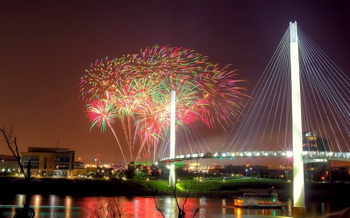 missouri buildings fireworks-cities HD Wallpaper Views:9567 Date:2013/10/28 8:15:14