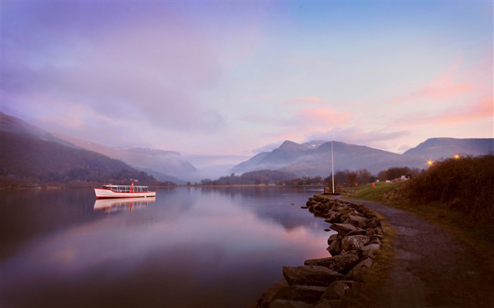 barco pelo lago-Paisagem HD Wallpaper Visualizações:9007