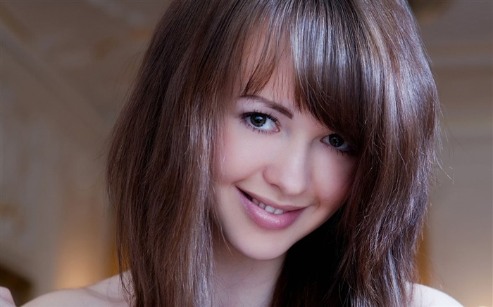 brunette girl face smile-photo HD wallpaper Views:9153 Date:2013/11/9 7:47:58