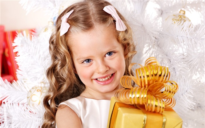 Cute kids Merry Christmas Holiday Wallpaper 02 Views:8013 Date:2013/12/23 8:15:13