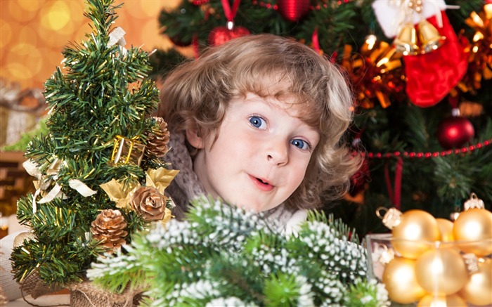 Cute kids Merry Christmas Holiday Wallpaper 05 Views:8438 Date:2013/12/23 8:18:09