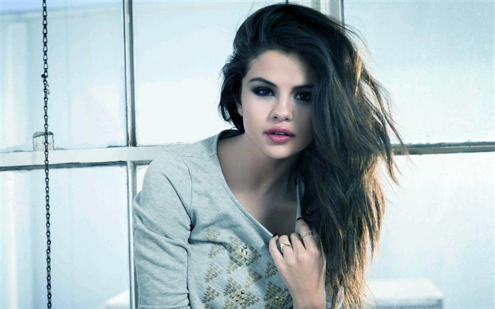 Selena Gomez-Celebrity Photo HD Wallpaper Views:9451 Date:2013/12/15 2:52:27