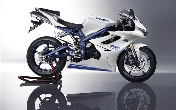 Triumph Daytona 675-HD Desktop Wallpaper Views:14120 Date:2014/1/12 8:15:07