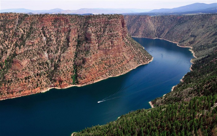 flaming gorge reservoir-Photography HD Wallpaper Views:8830 Date:2014/1/13 8:35:13