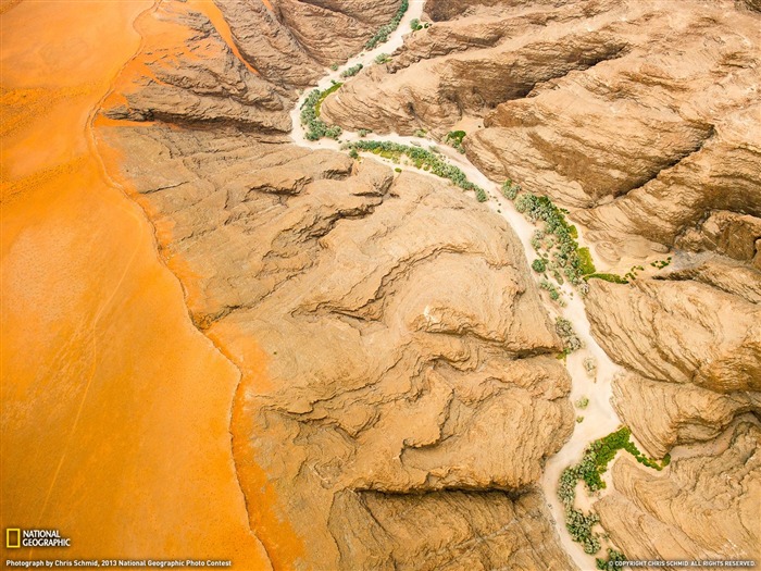 Above the Namib Desert-2013 National Geographic Wallpaper Views:8093 Date:2014/2/3 10:13:13