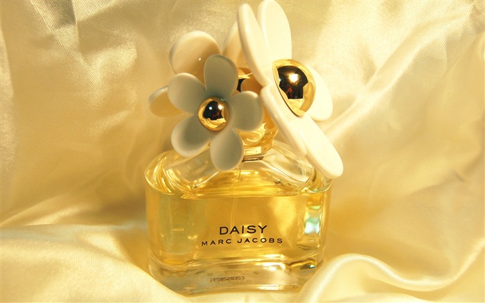 DAISY品牌香水壁紙 查看次數:11016