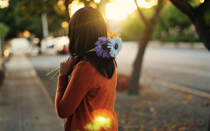 girl flowers street-High quality wallpaper Views:6596 Date:2014/5/10 9:08:23