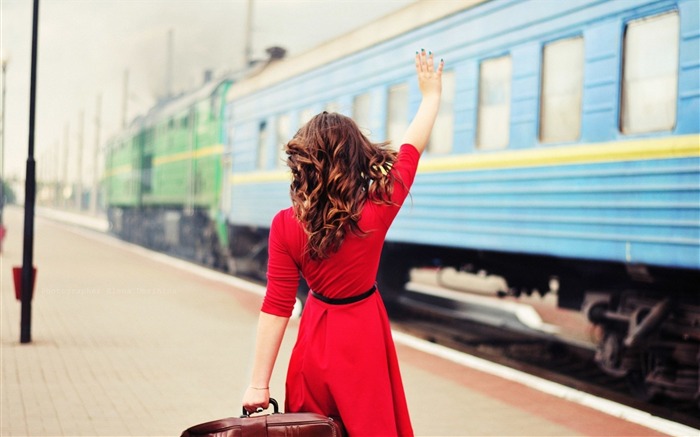 girl red dress train-High quality wallpaper Views:8041 Date:2014/5/10 9:03:08