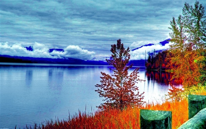 Beautiful Autumn Lake-photo HD Wallpaper Views:17665 Date:2014/8/12 9:19:52