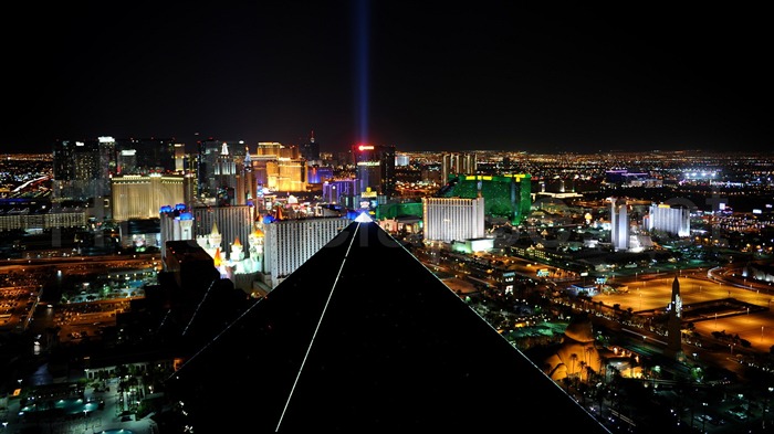 Las Vegas At Night-Cities HD Wallpapers Views:9548 Date:2014/8/31 2:06:39