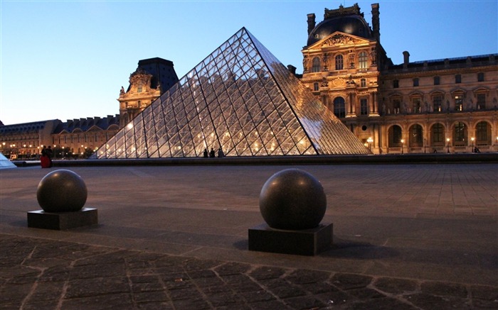 Louvre Museum Paris-Cities HD Wallpapers Views:12312 Date:2014/8/31 2:08:33